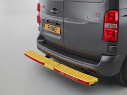 Trojitý schůdek Iveco Daily 24-, žlutý, Rhino AccessStep UNI PDC