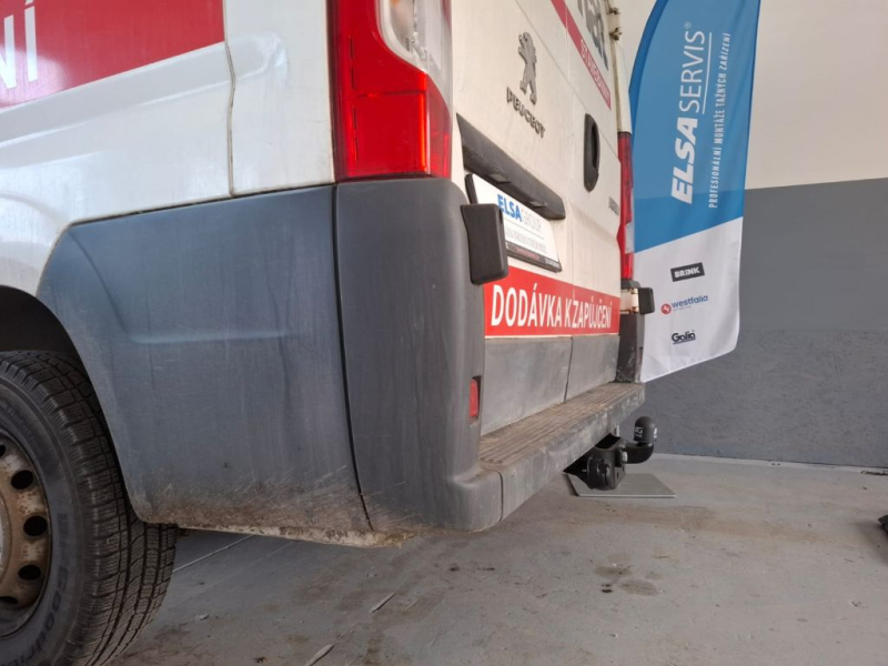 Tažné zařízení Peugeot Boxer valník 2006-2011, příruba 2 šr., BRINK